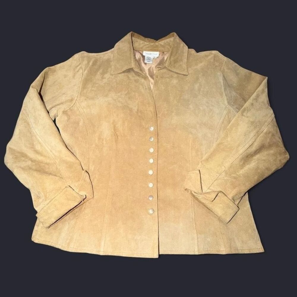 Tan leather jacket with button-up front and lining #leatherjacket